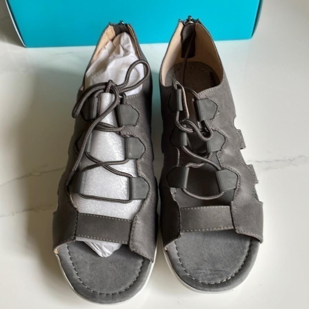Adrienne Vittadini Peggie Wedge Sport Sandals Suede Gladiator NIB Grey‎ Size 8